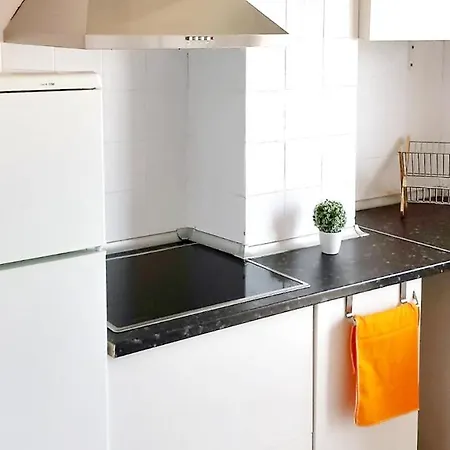 Sunny, 3-bedroom In With A Terrace And Sea Views - 10m F... Apartment *